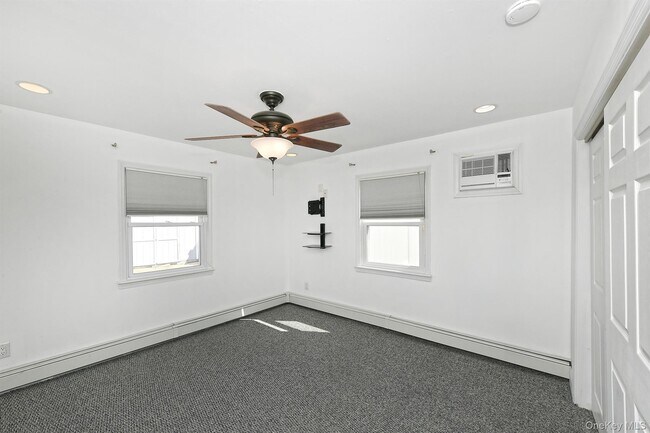 Building Photo - 33 Robin Ln