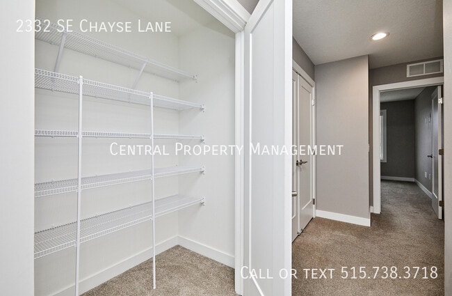 Building Photo - 2332 SE Chayse Ln
