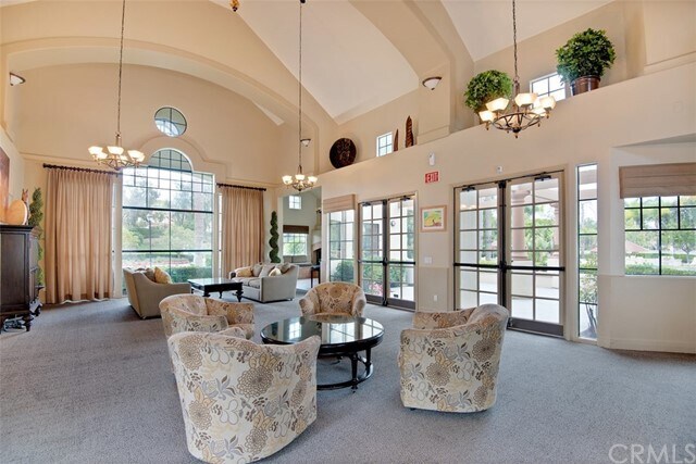 Building Photo - 24 Amarante