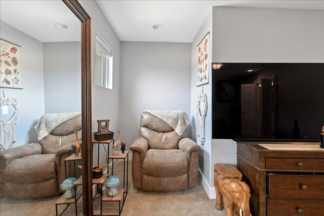 Building Photo - Stunning Tuscany Village Townhouse!