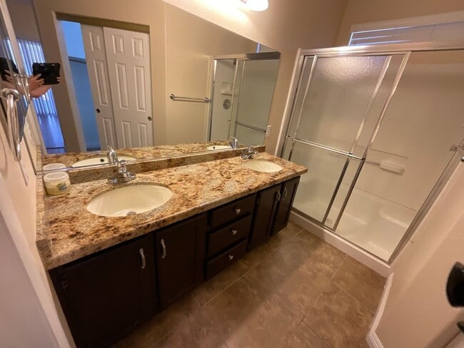 Building Photo - Great 1 story home, 3brs, 2bth, 2cg, RV Gate