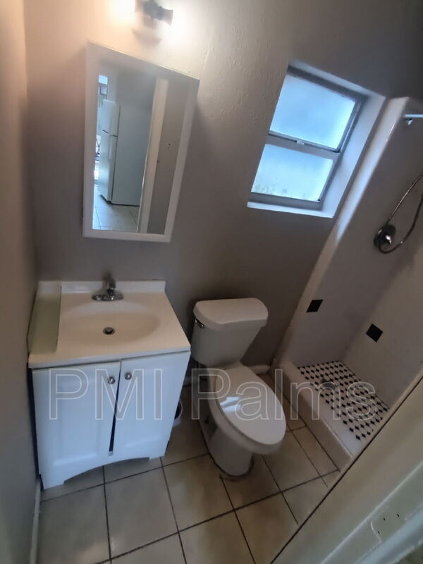 Building Photo - 2406 S 69th St
