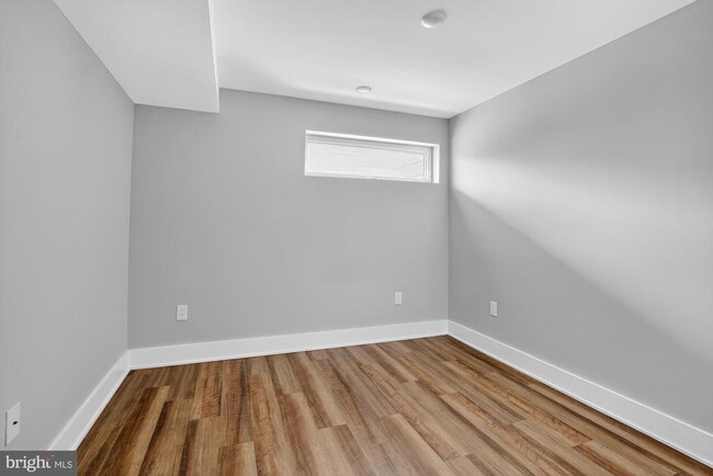 Building Photo - 3965 Lancaster Ave