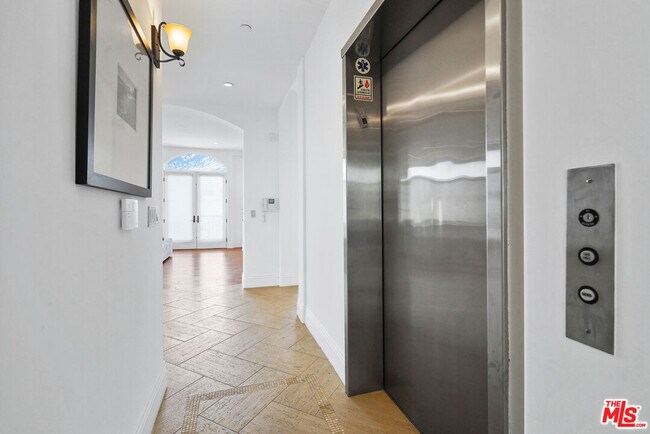 Building Photo - 420 S Hamel Rd