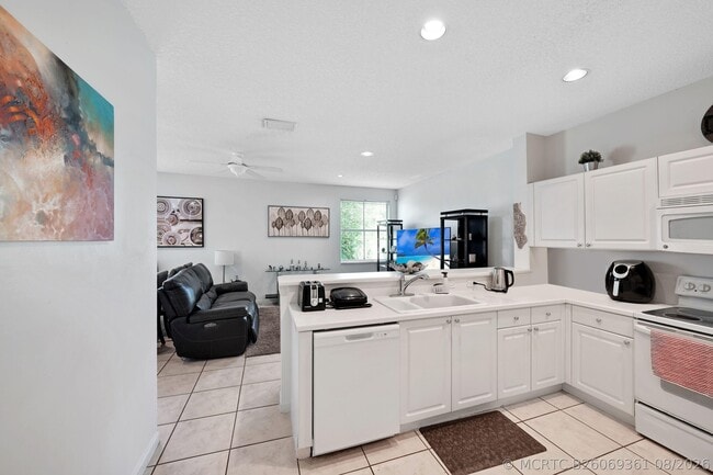 Building Photo - 1457 Banyan Way