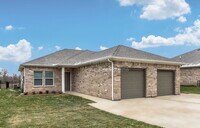 Building Photo - 2407 N Hickory St