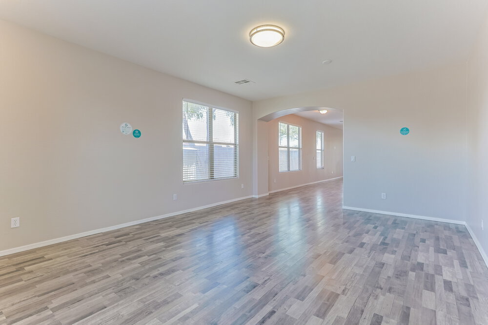 Building Photo - 46186 W Holly Dr