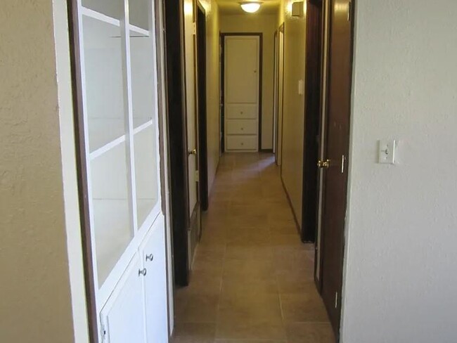 Building Photo - 313 Garrison Dr