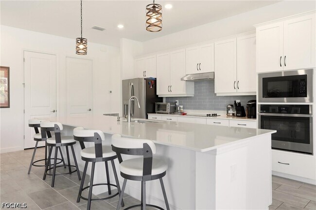 Building Photo - 13991 Binghampton Dr