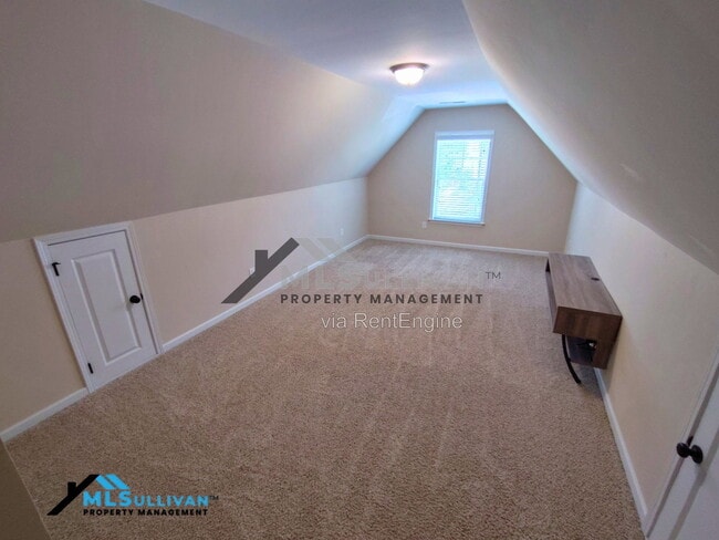 Building Photo - 207 Maple Walk St