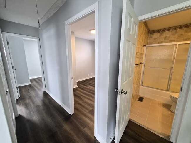 Building Photo - 484 Carol Dr