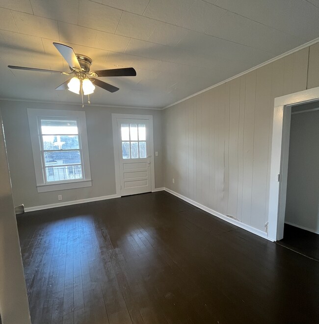 Building Photo - 720 Gra