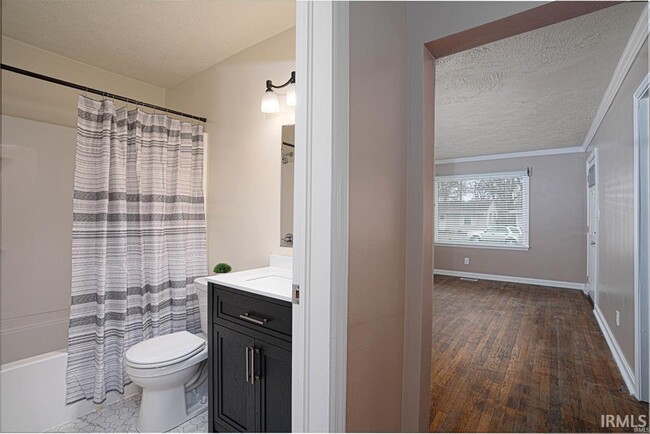 Building Photo - 2312 Frisse Ave