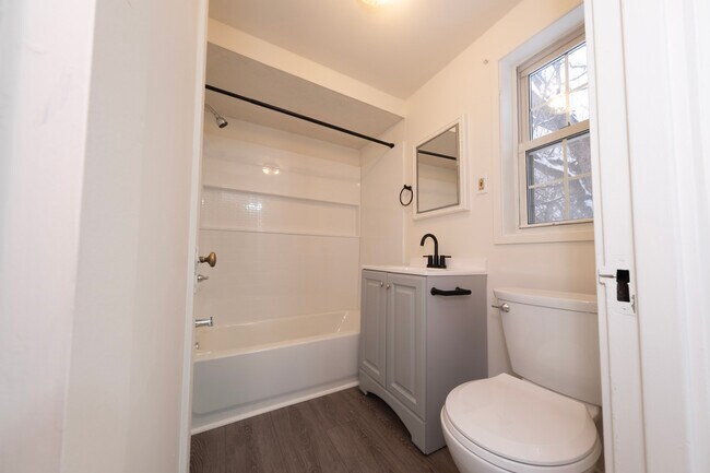 Building Photo - 956 Jefferson Dr