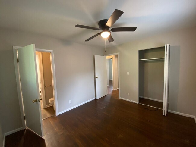 Building Photo - Welcome to Blueberry Hills located off Nicholasville Rd     20260615