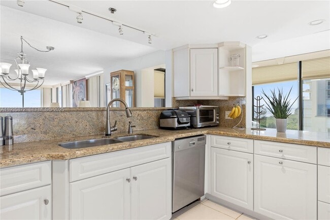 Building Photo - 4000 N Hwy A1A