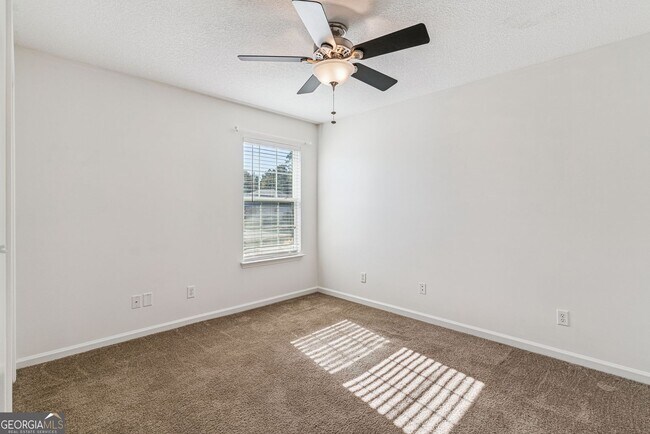 Building Photo - 3BR/2BA with a Fenced Back Yard