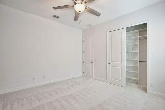 Building Photo - Elegant 5-Bedroom Pool Home for Rent in Sa...