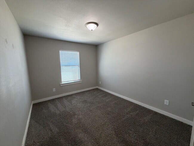 Building Photo - 328 Ranger St