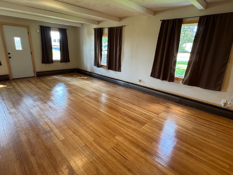 Building Photo - 4664 US-30