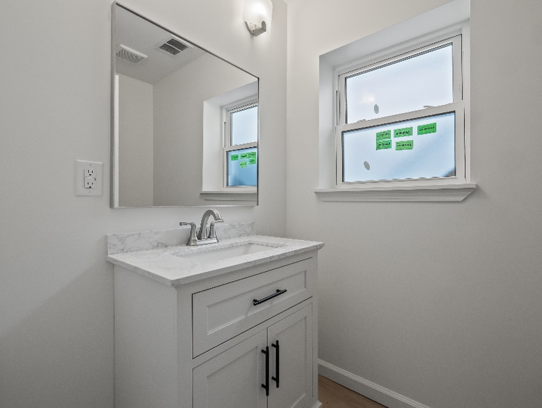 Building Photo - 34 Cross St