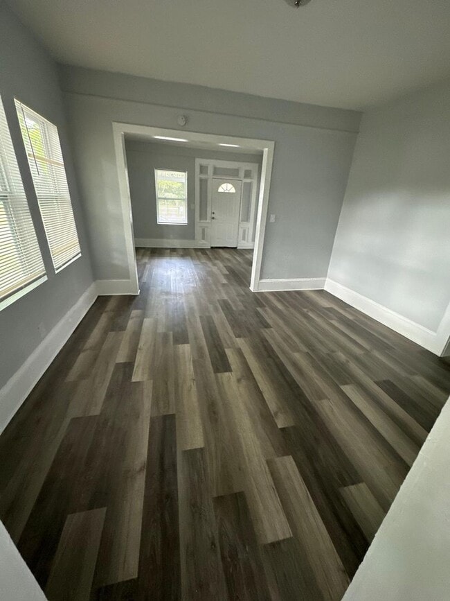 Building Photo - Fully Renovated 3/2 Available for Immediate Rent!