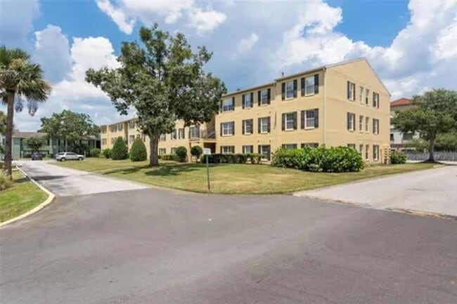 Building Photo - Orlando - 3 Bedrooms, 2 Bathrooms – $1,595.00