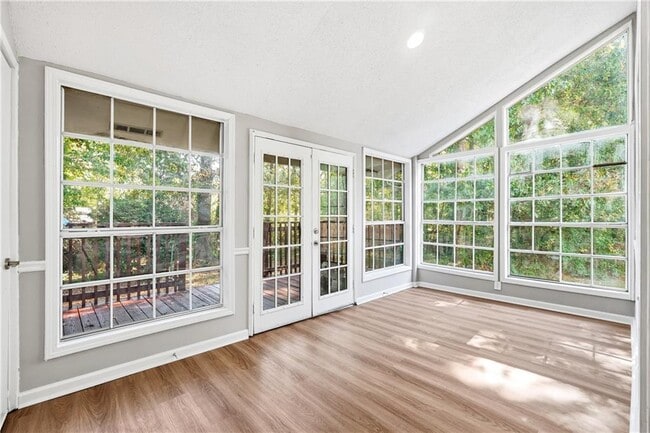 Building Photo - 5651 Wells Cir