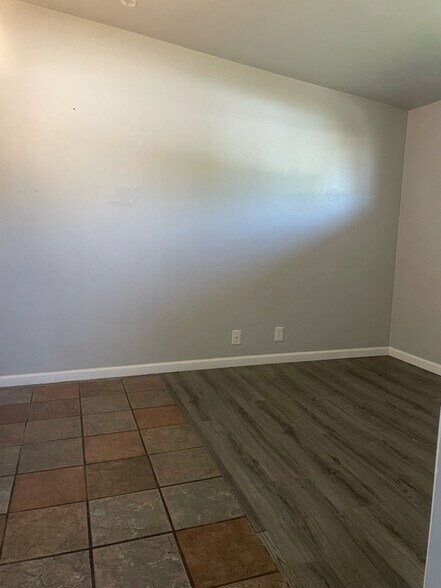 Building Photo - 4240 N 4th Ave