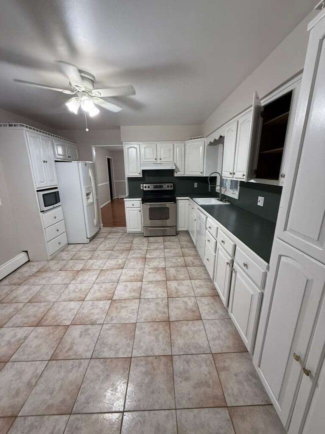 Building Photo - 153 Cedar Swamp Rd