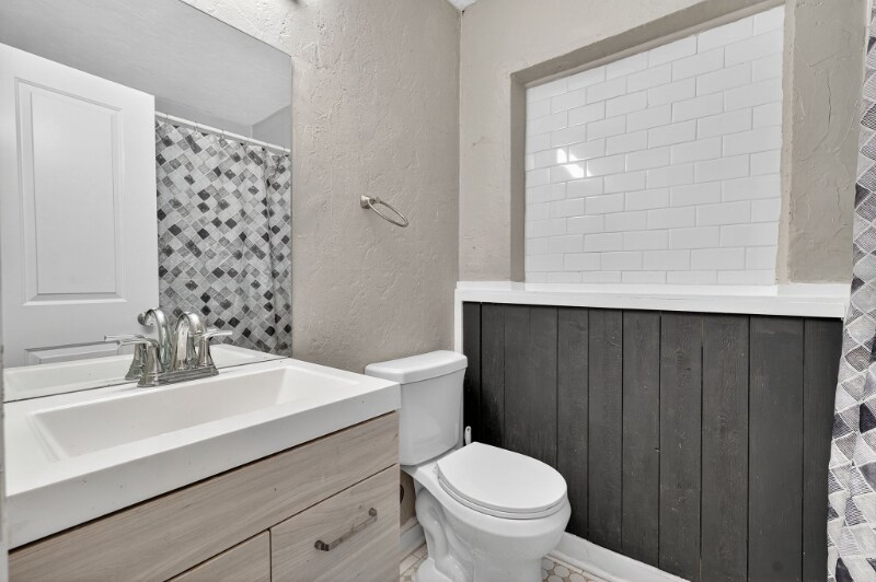 Building Photo - 2348 37th St S