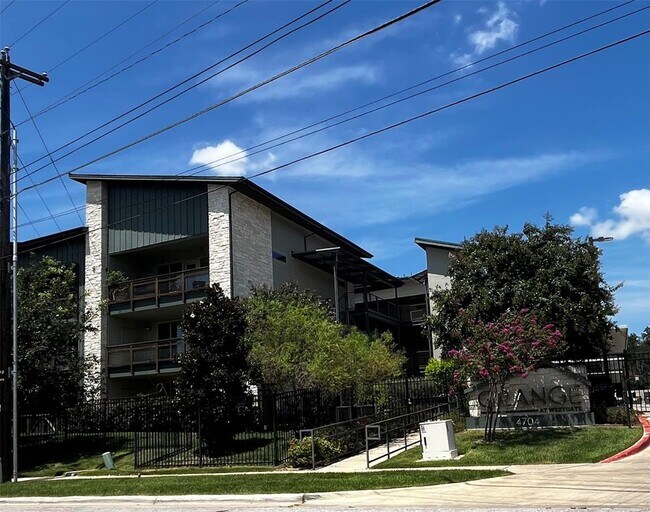 Building Photo - 4704 Sunset Trail