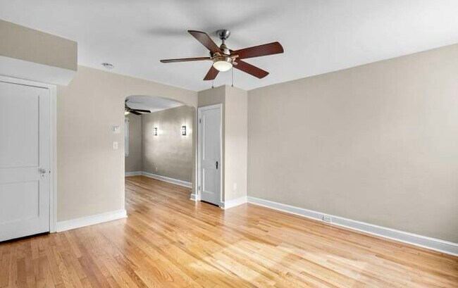 Building Photo - 1315 W 37th St