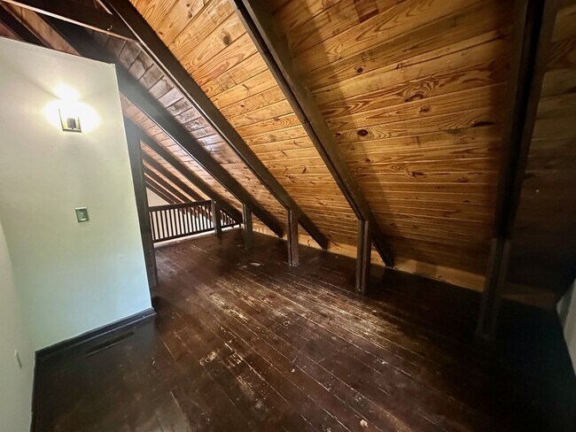 Building Photo - 400 Lindsay Rd