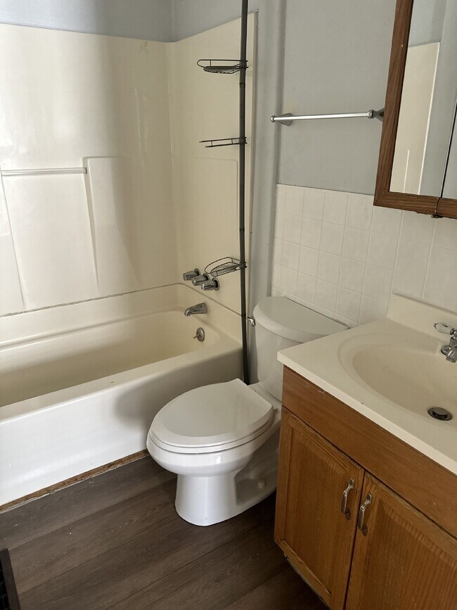 Building Photo - Lovely 2 Bedroom in St. Louis