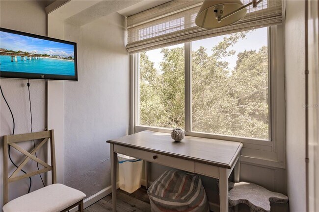 Building Photo - 1200 E Peppertree Ln