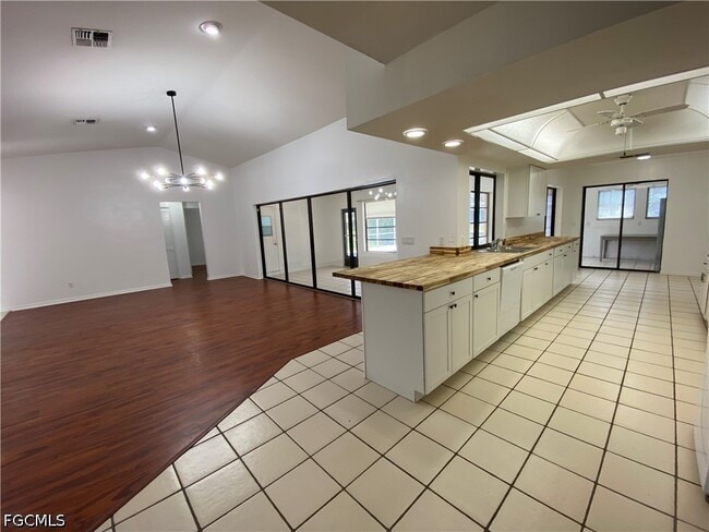 Building Photo - 1110 SW 15th Ave