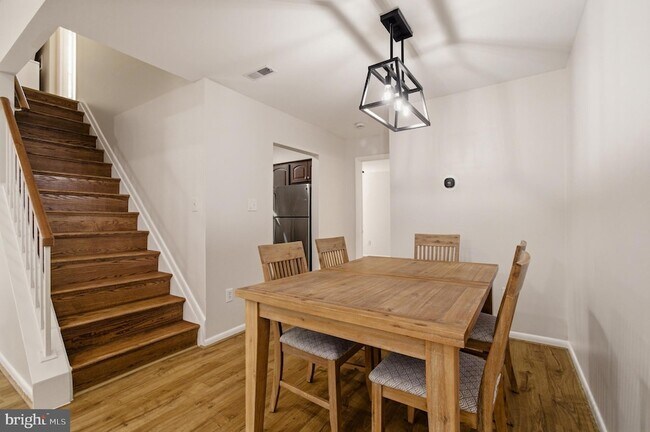 Building Photo - 18036 Rolling Way