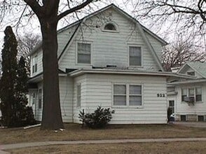 Building Photo - Close Walk To U of I Hospitals-House for Rent