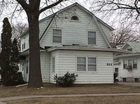Building Photo - Close Walk To U of I Hospitals-House for Rent