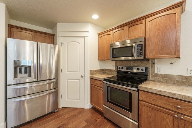 Building Photo - $1000 OFF MOVE IN SPECIAL - 4 Bedroom 2.5 ...