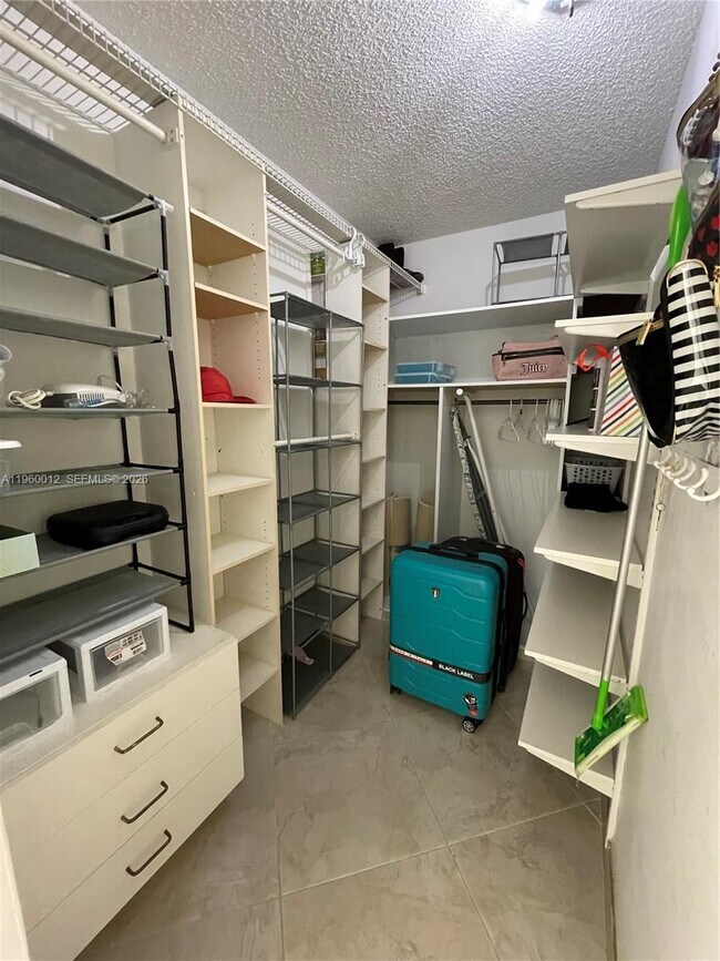 Building Photo - 1422 Amanda St