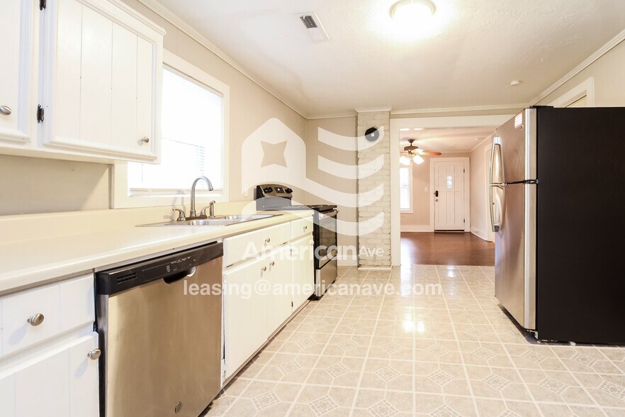 Building Photo - 310 N Stribling St