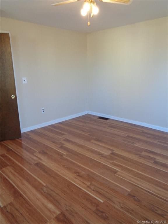 Building Photo - 454 Middle Tpke E