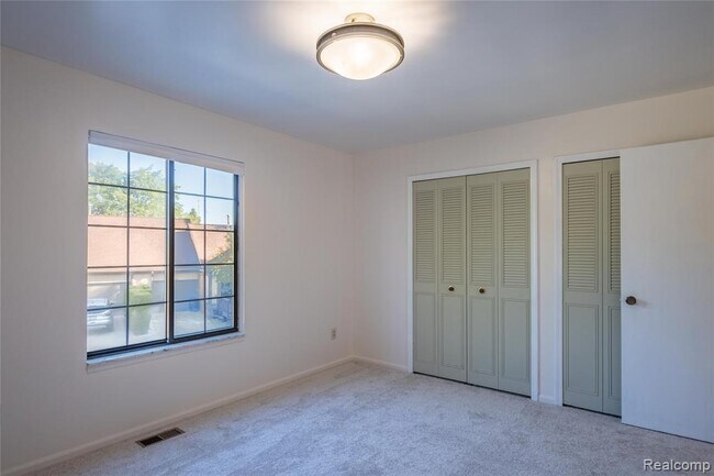 Building Photo - 276 Meadow Bridge Dr