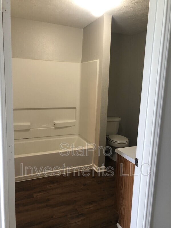 Building Photo - 114 Village St