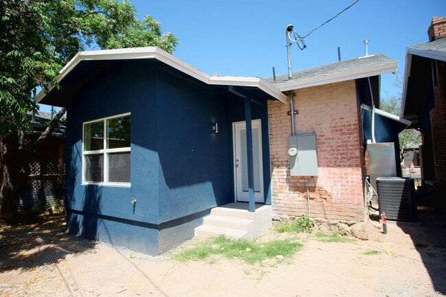 Building Photo - 118 E 18th St