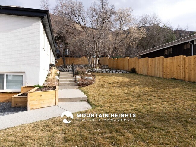 Building Photo - 8589 Kings Hill Dr