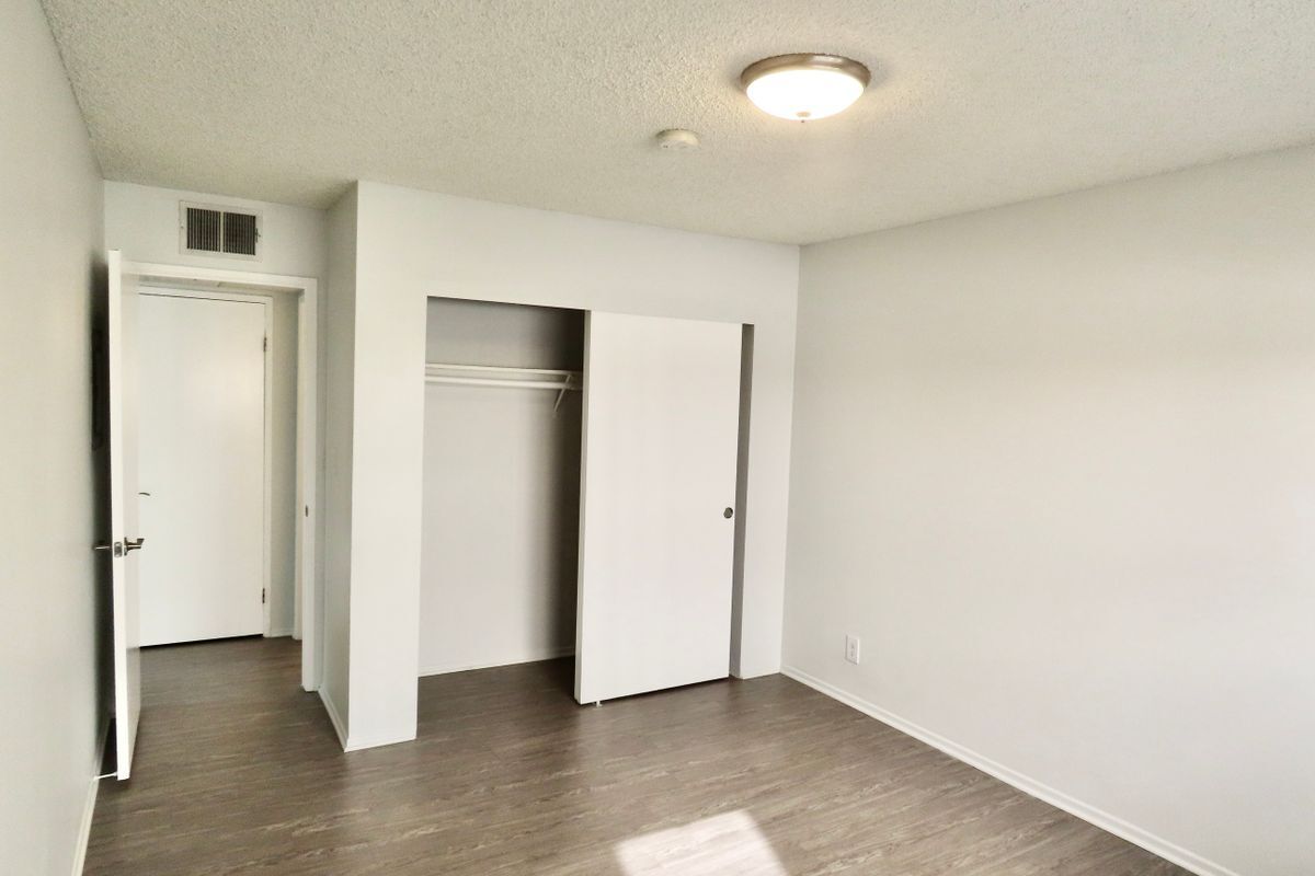 Building Photo - 1103 W Angeleno Ave