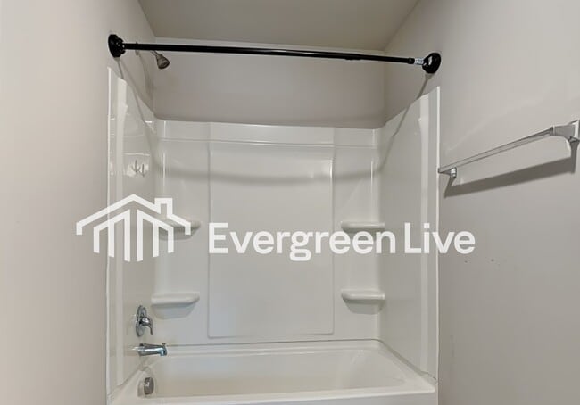 Building Photo - 150 Ross Dr